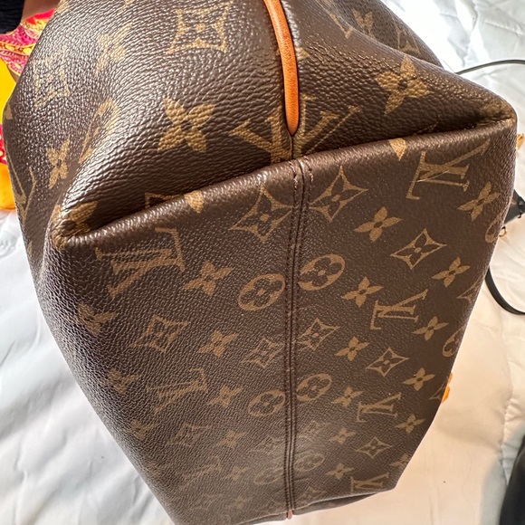 Authentic Louis Vuitton Turenne MM Monogram dust bag and box included. Well-kept - Picture 6 of 15